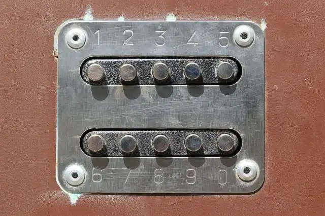 doorbell-ringing image